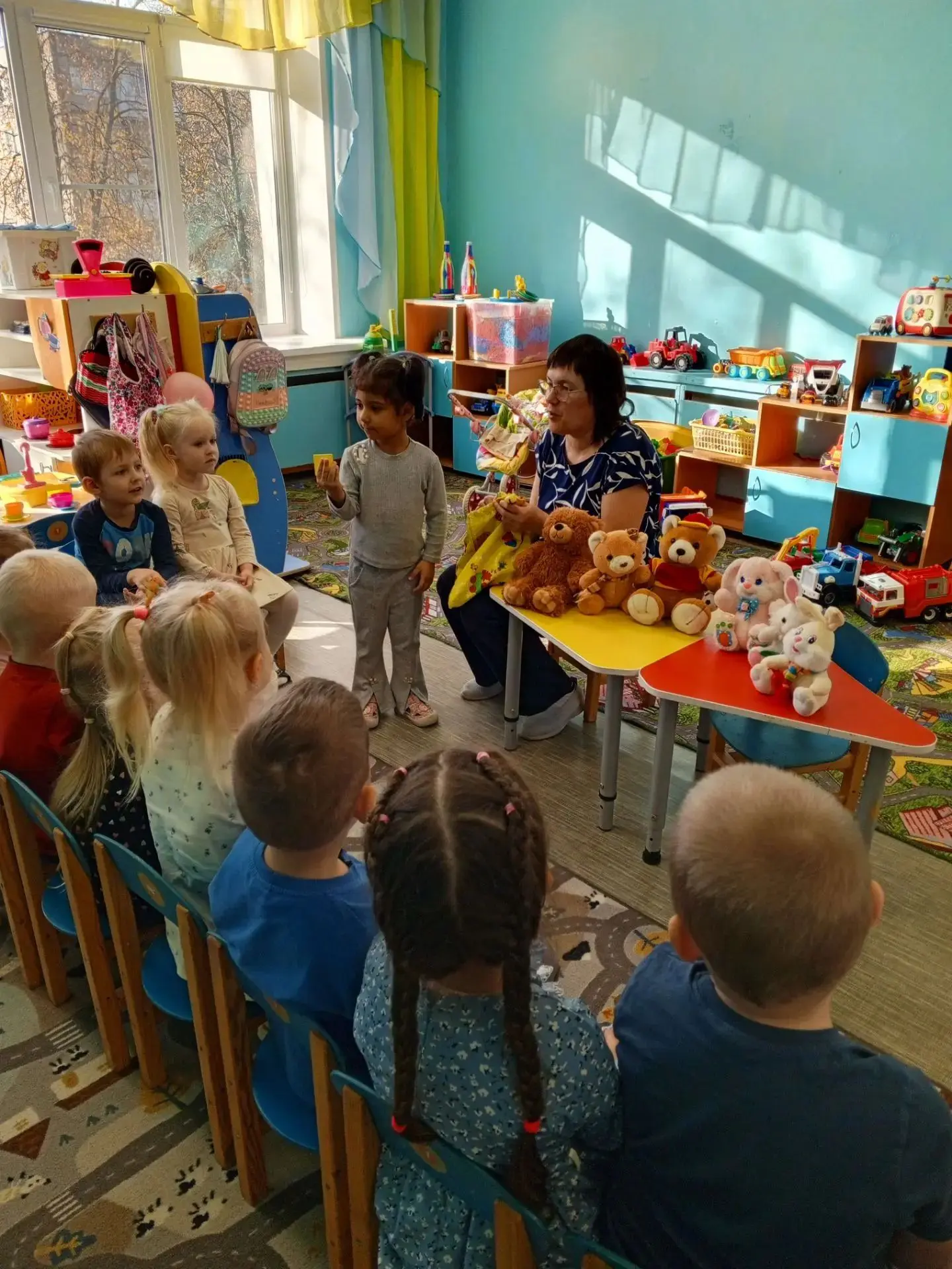 Сегодня в нашей средней группы группе " Божьи коровки"  под руководством  воспитателя  ...