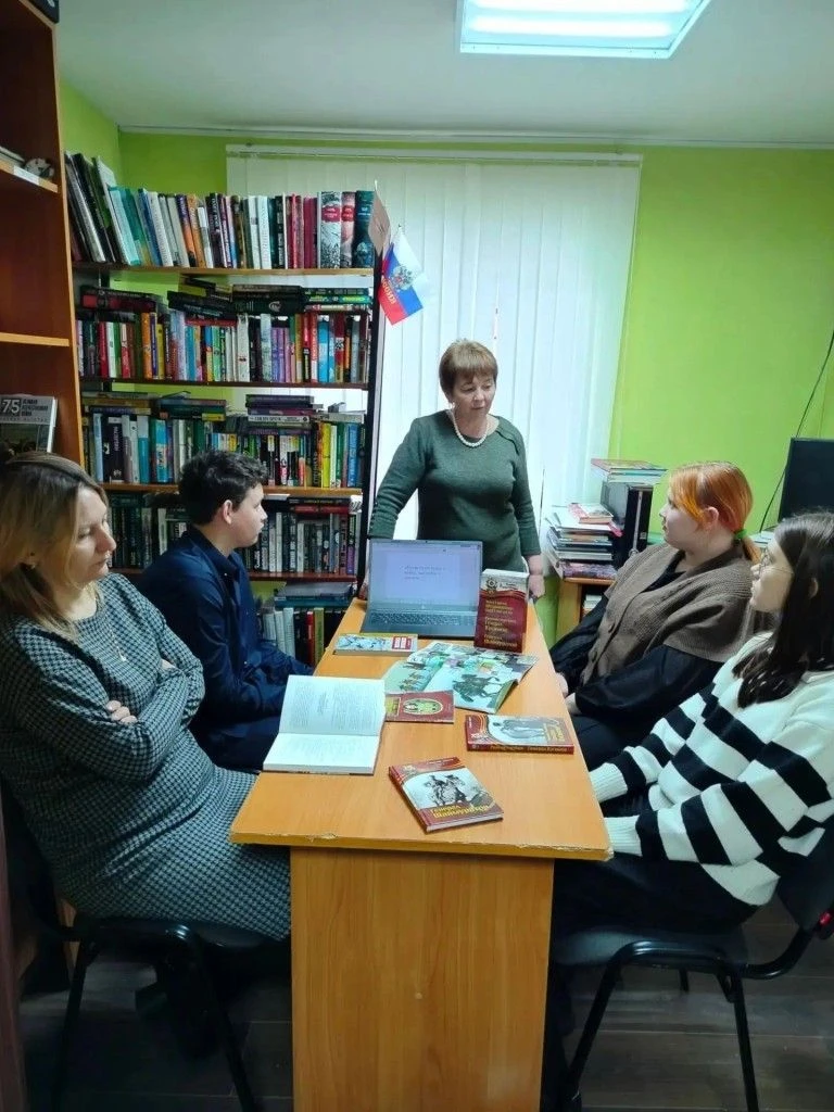 🌟В Тугайской сельской библиотеке прошёл книжный обзор «Пусть будет книга о войне, чем ...