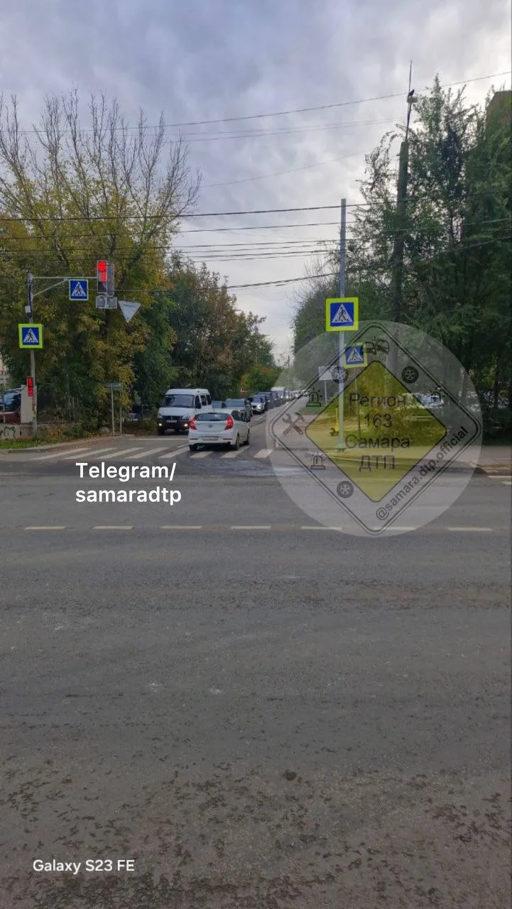 Коллапс после установки светофоров на перекрёстке Карла Маркса и Владимирская.