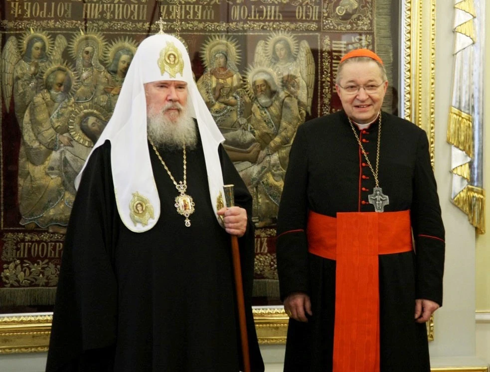 НУНЦИЙ (от лат. nuntius — «вестник») - дипломатический представитель Папы Римского при ...