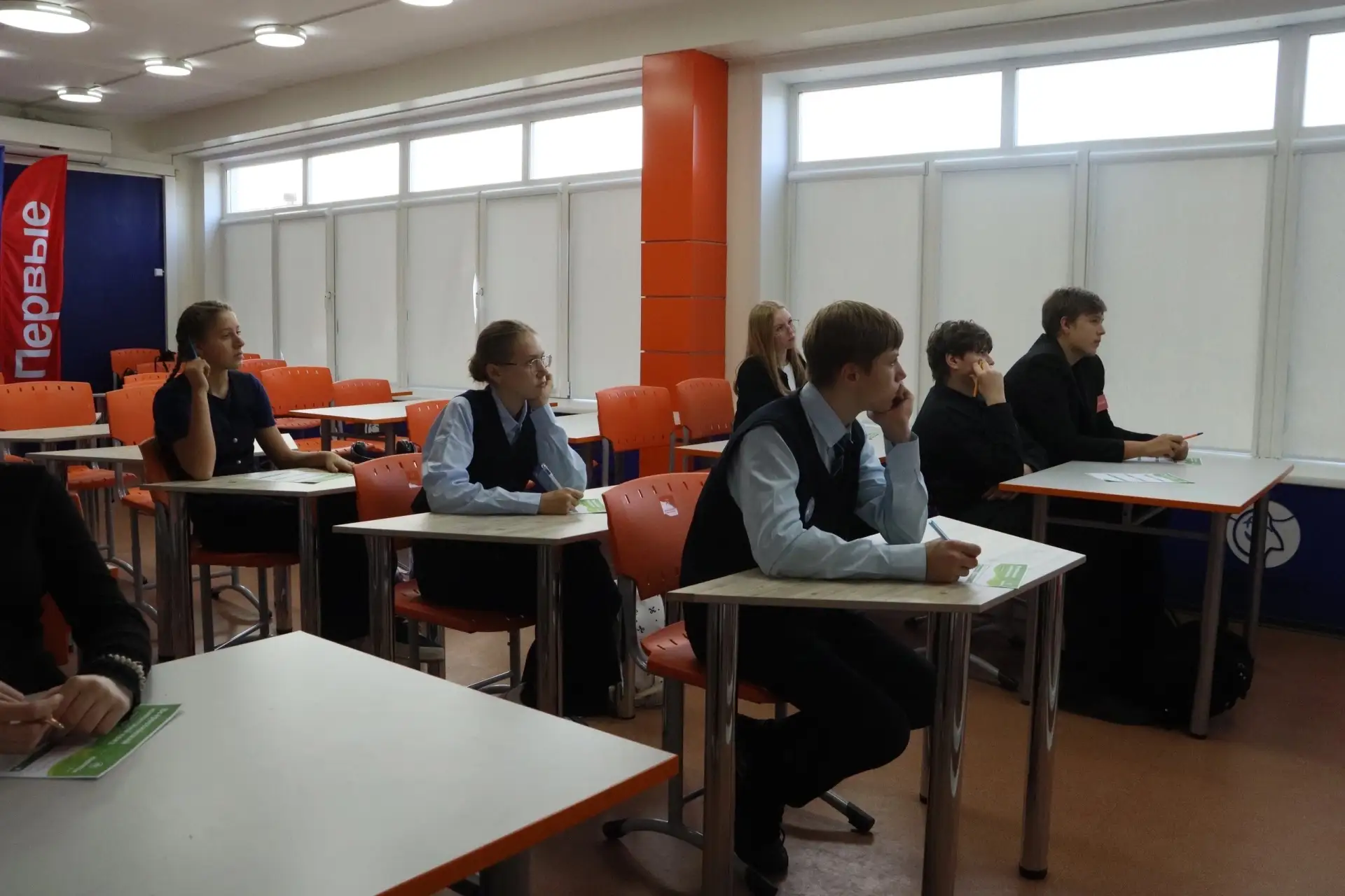 🌱 Вторая волна юннатского квиза: теперь в интеллектуальный бой вступили старшие лицеисты!