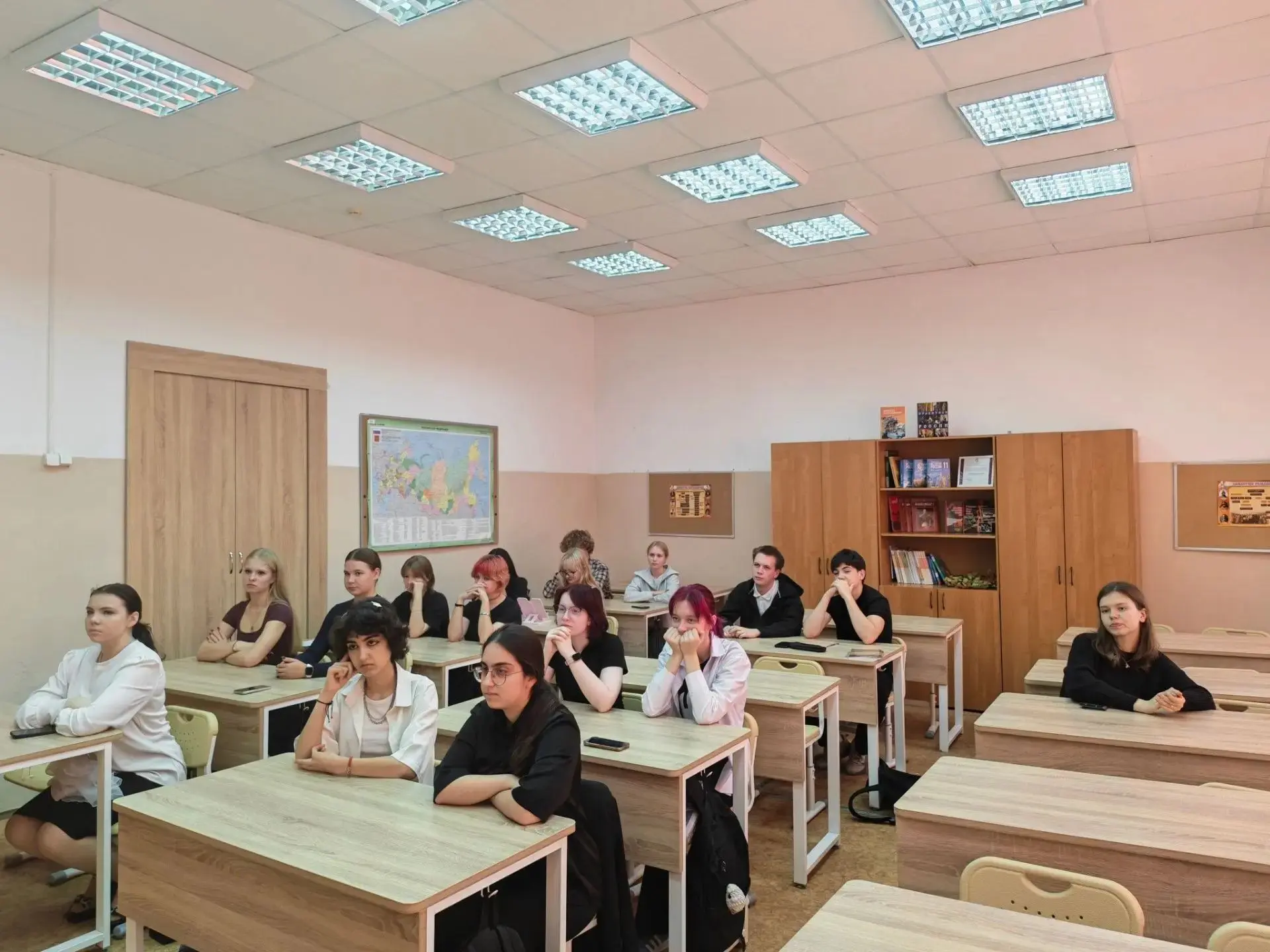 💡В рамках занятия "Россия - мои горизонты" ученики 11Б класса поговорили с классным ру...