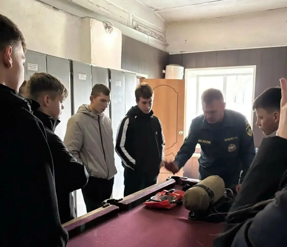 Пожарную часть посетили школьники