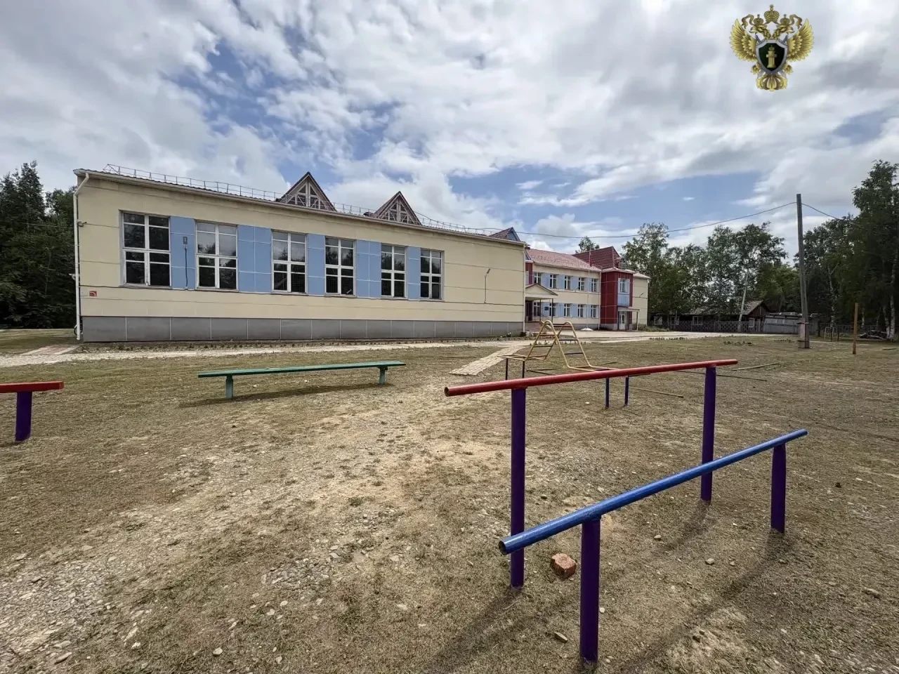 🛡️ Суд обязал школу привести спортплощадку в безопасное состояние