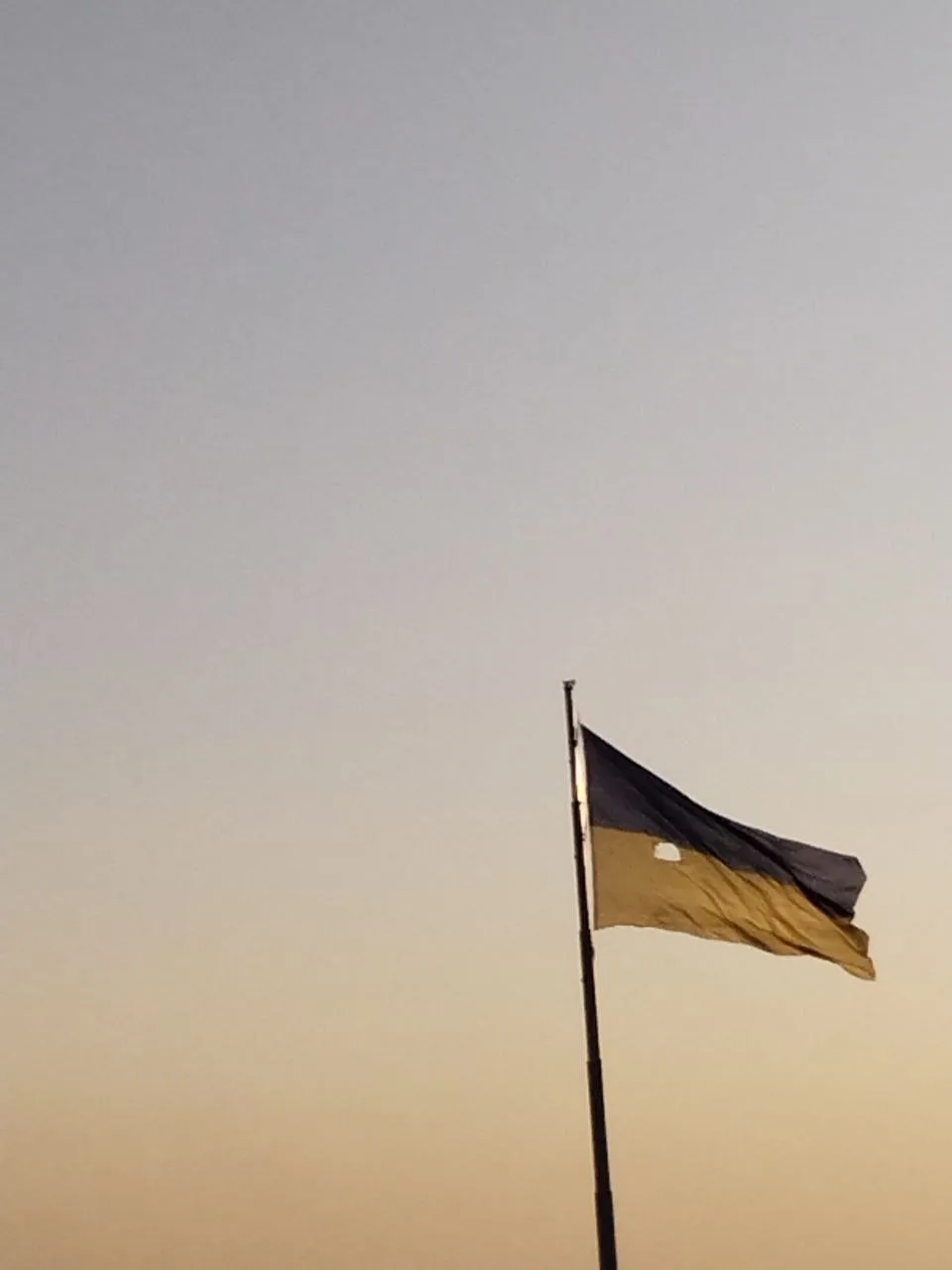 Опять продырявили флаг