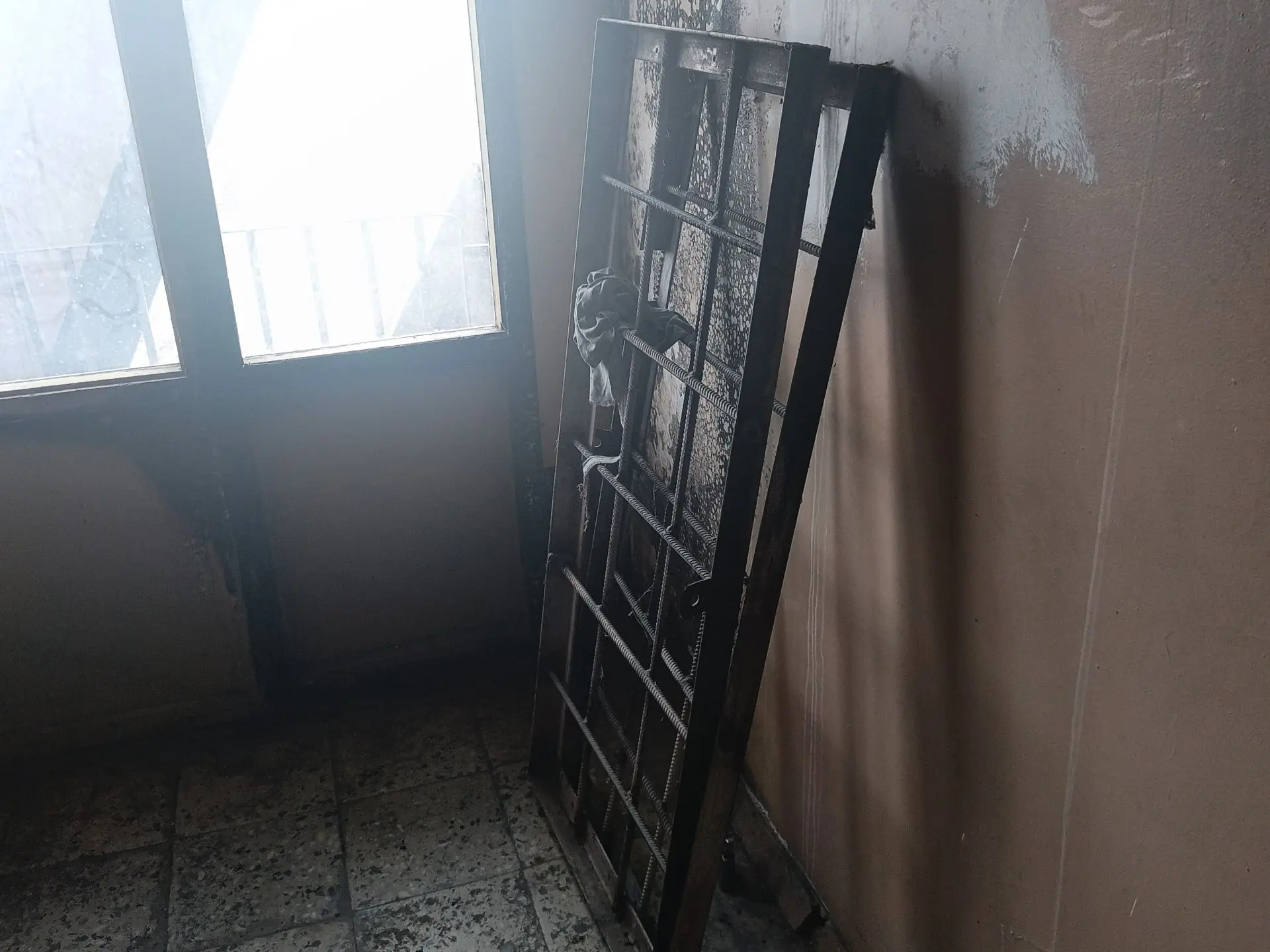 Продам две решётки, металлические, под навесной замок, размер 140/63, 2000₽