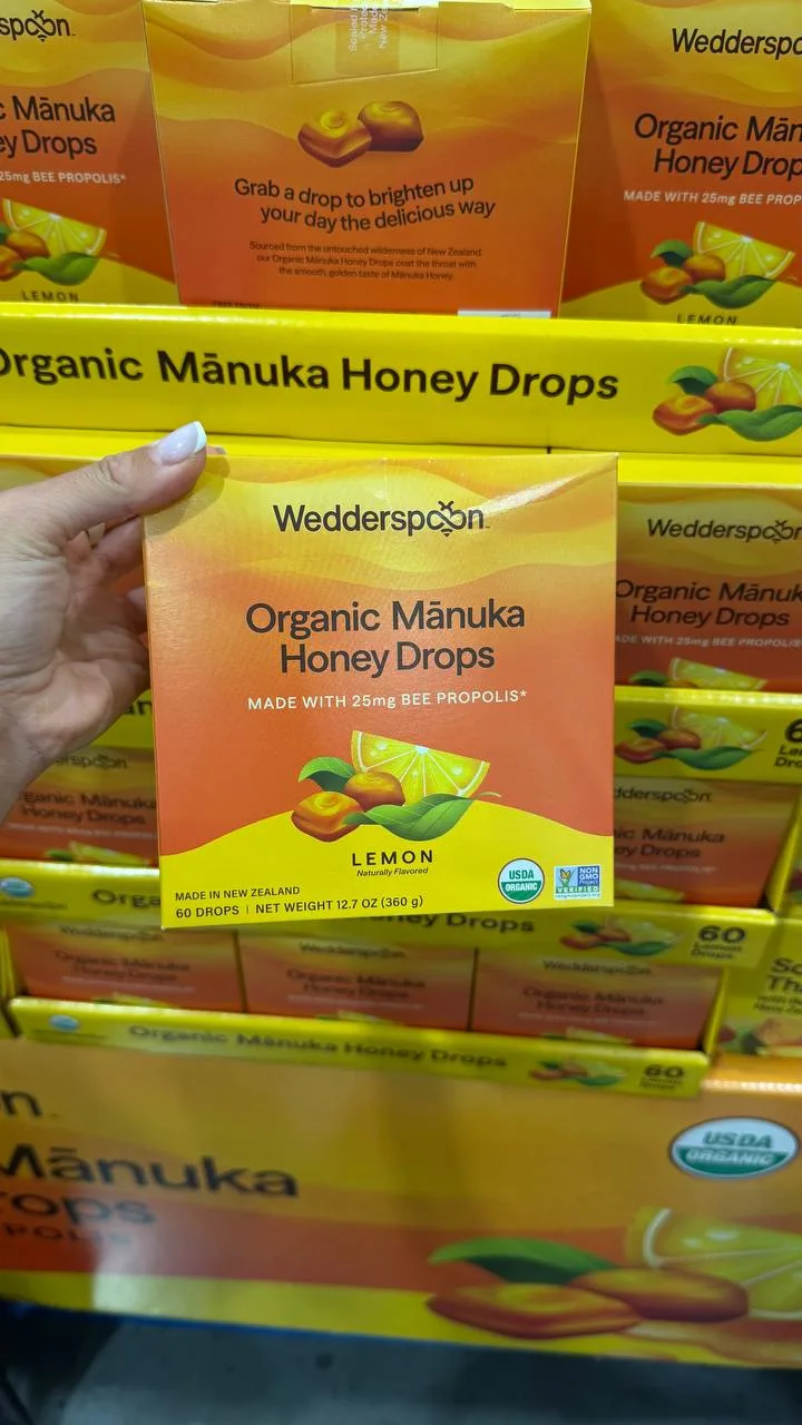 Это Wedderspoon Organic Mānuka Honey Drops — натуральные леденцы на основе органическог...