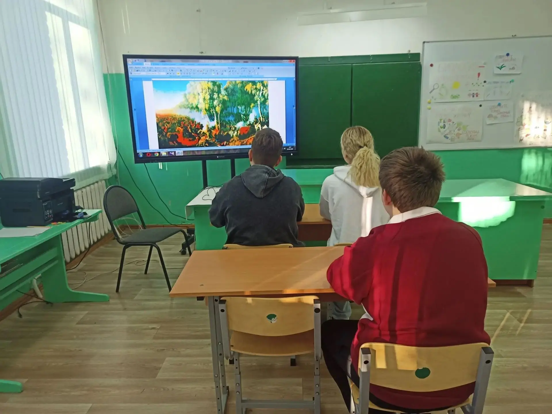 Сегодня в нашей школе состоялись единые классные часы, посвященные 255-летию со дня рож...