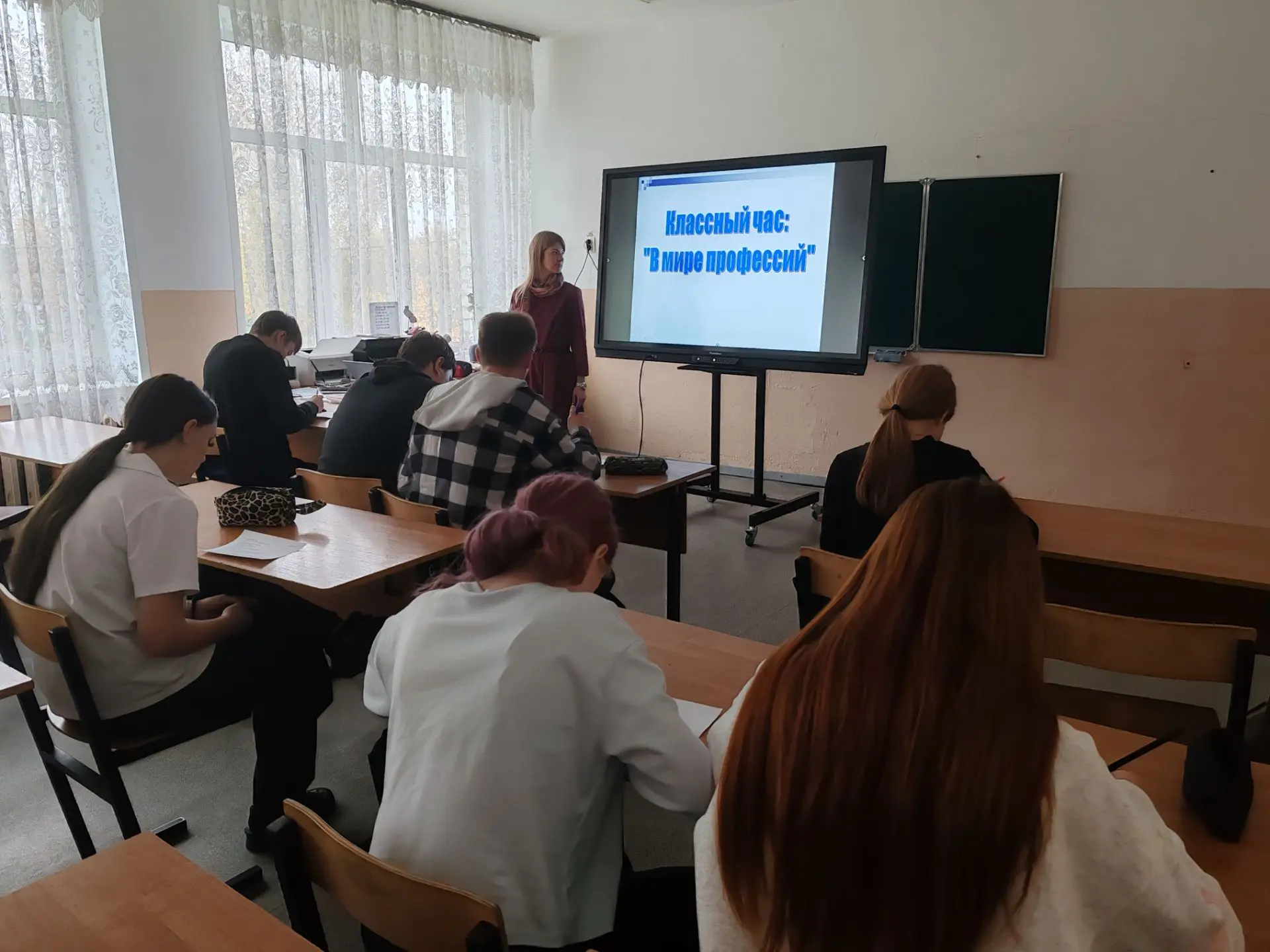 В рамках Единого дня профориентации в нашей школе прошёл классный час! 🎓 В преддверии ...