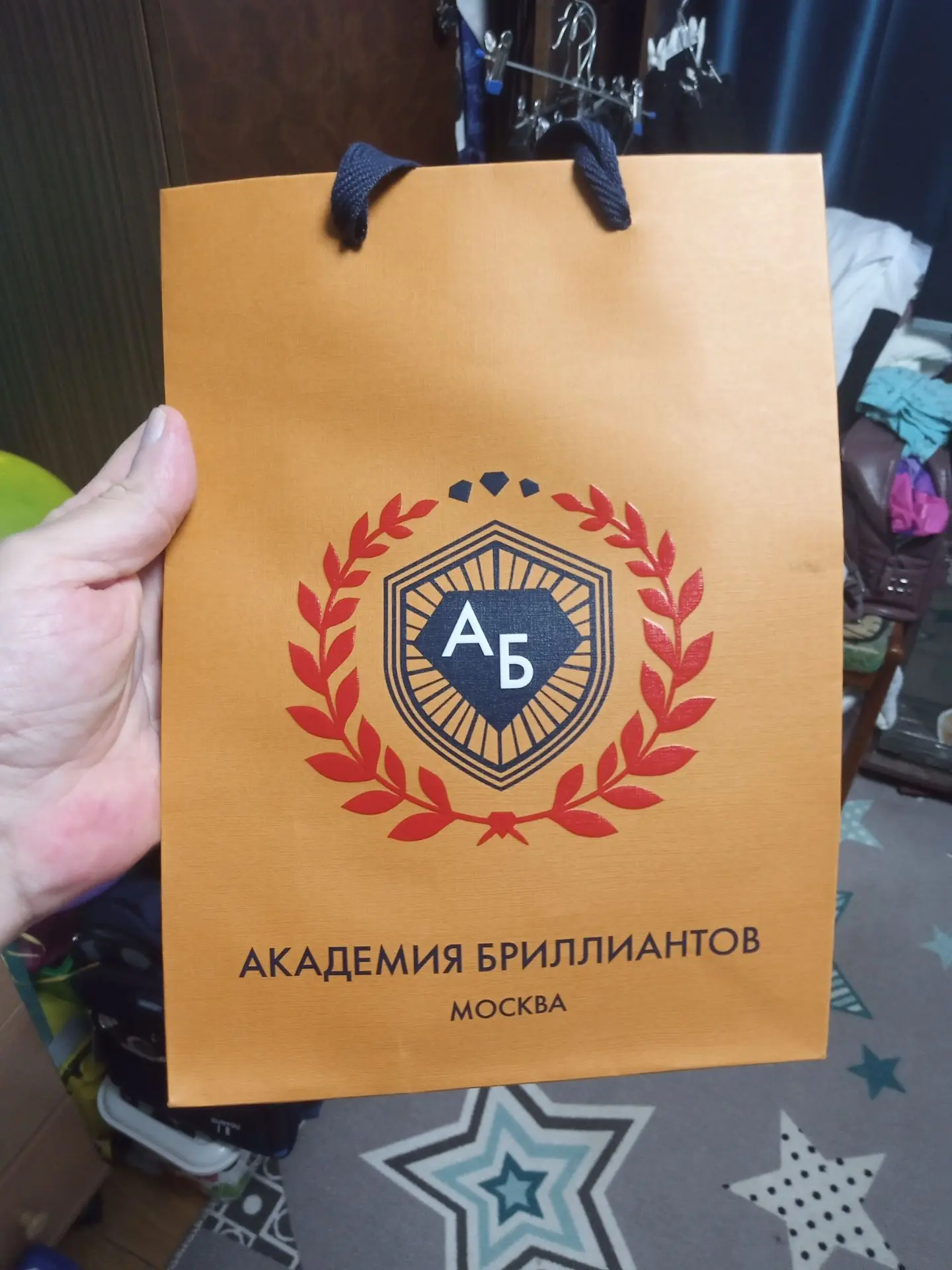 Друзья, хочу поделиться с Вами😊 Купил сегодня своей любимой жене кольцо 😁 жду курьера...