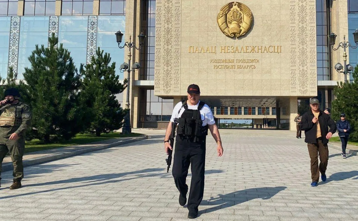 Лукашенко поручил развивать в Беларуси народное ополчение