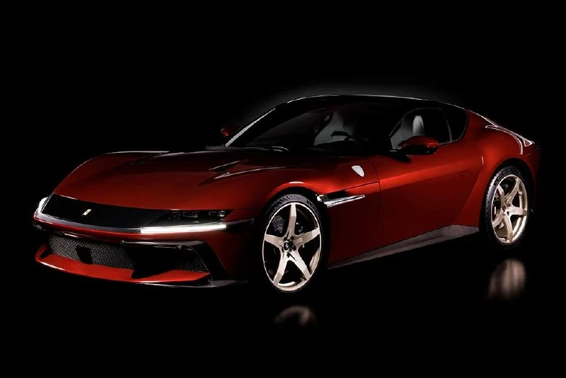 Ferrari представила специальную версию купе 12Cilindri под названием "Manuale", отличит...