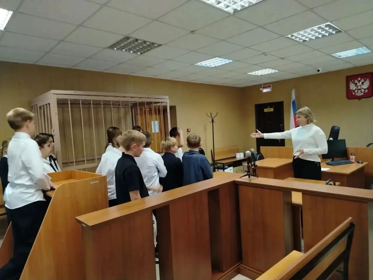 Земетчинский районный суд посетили учащиеся МОУ СОШ № р.п. Земетчино.
