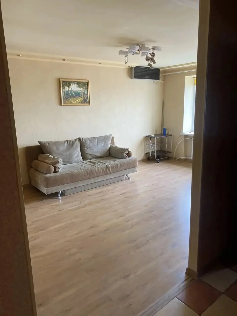 Продам 1 х квартиру на кв.50 лет Обороны Луганска, 9/9 этажного кирпичного дома. Ремонт...