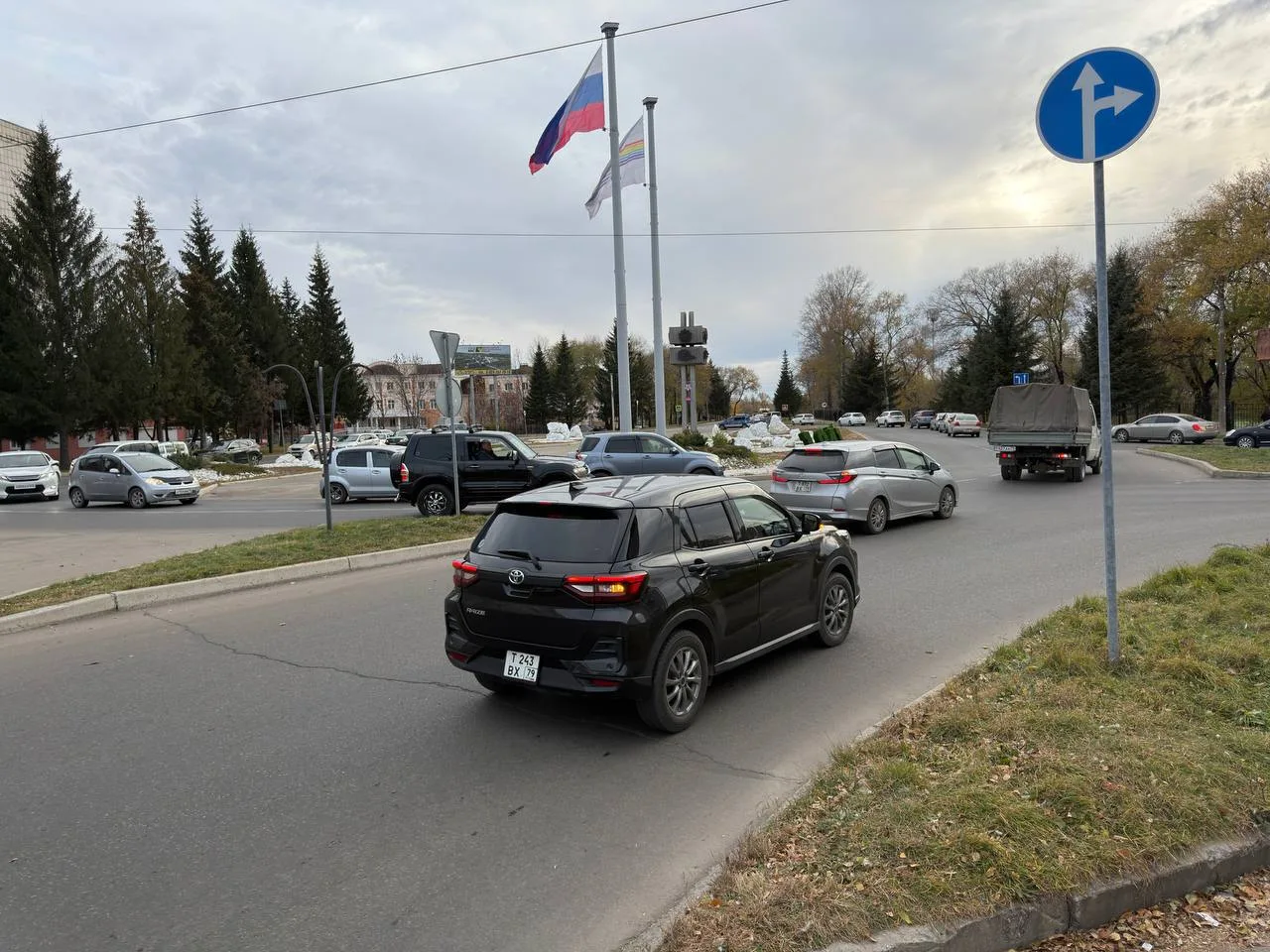 В течение суток в Биробиджане ожидается ясная погода, +8..10°, ветер западный, сильный,...