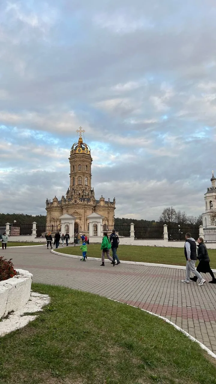 Дубровицы - одно из самых любимых моих мест на земле. Я езжу туда на свидание к Богу 🕊️