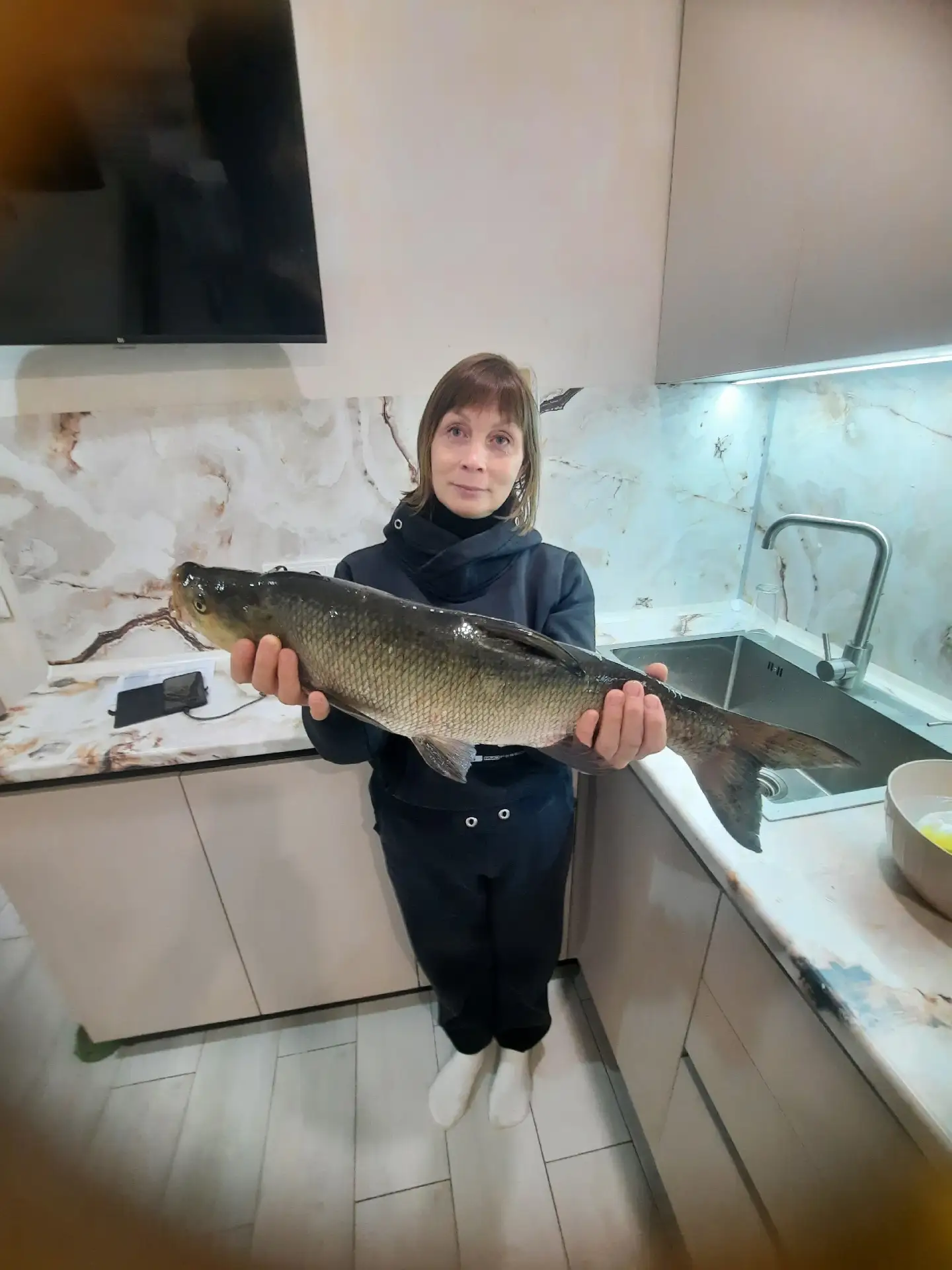 Жена первый раз взяла спининг и поймала жереха.2кг.105грм. https://vk.ru/wall-11865089_...