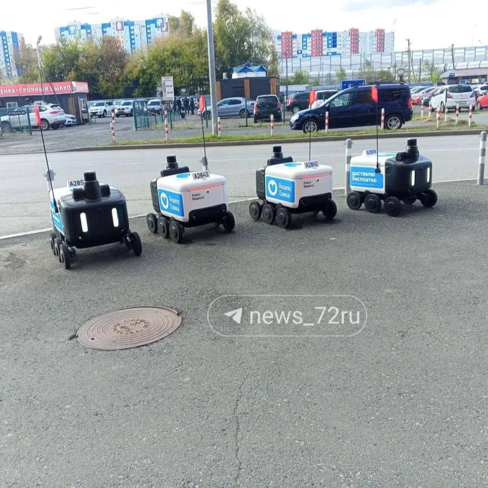В Тюмени по улицам рассекают роботы-курьеры