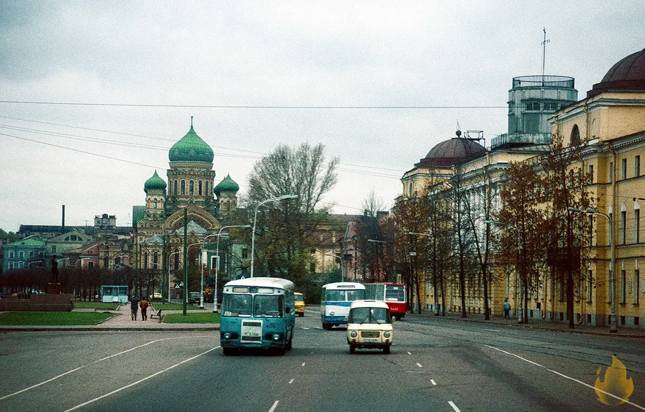 Набережная Лейтенанта Шмидта: Петербург в кадре 1988 года 📸