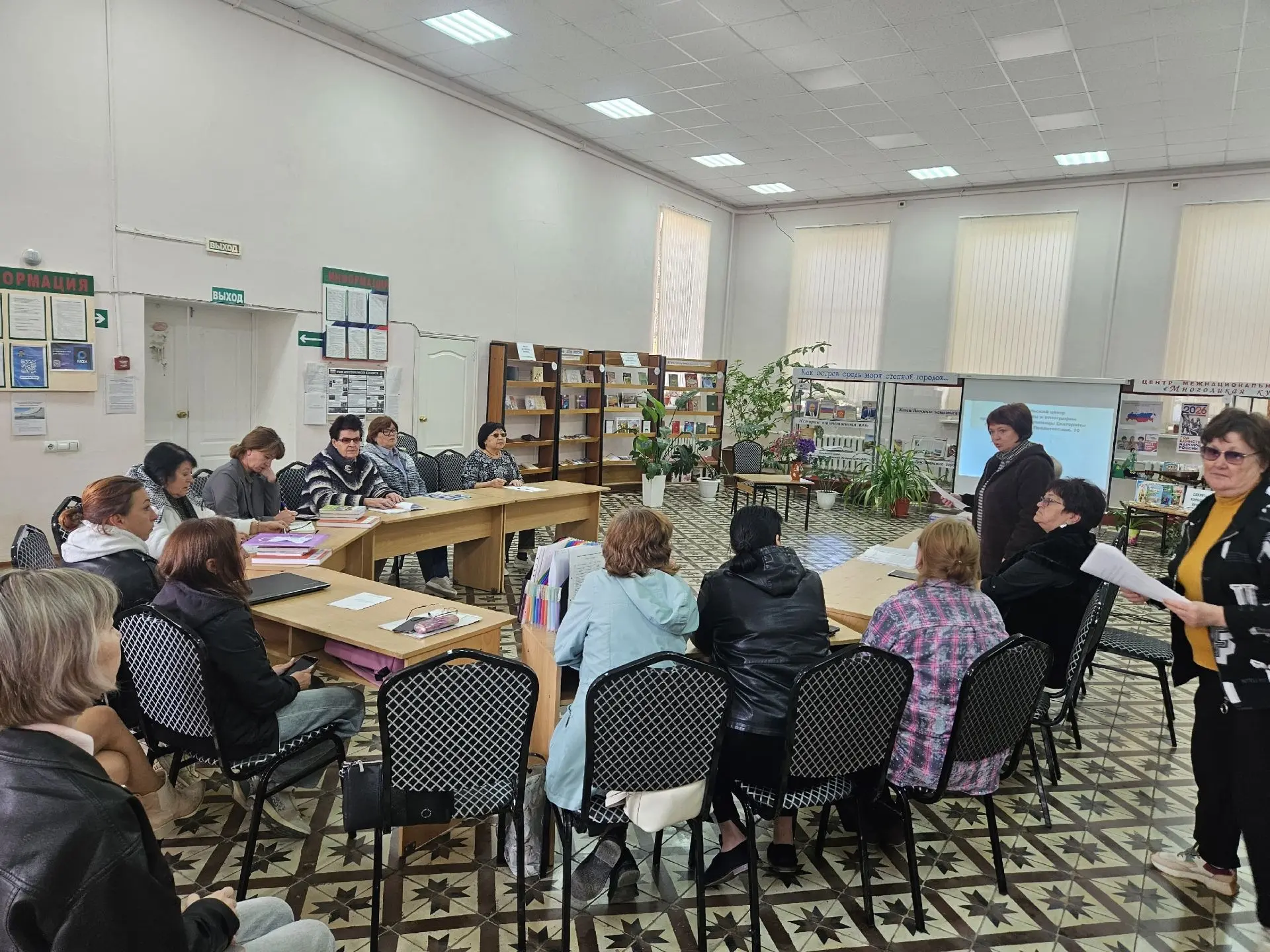 📖 Издание саратовского краеведа передали в библиотеку