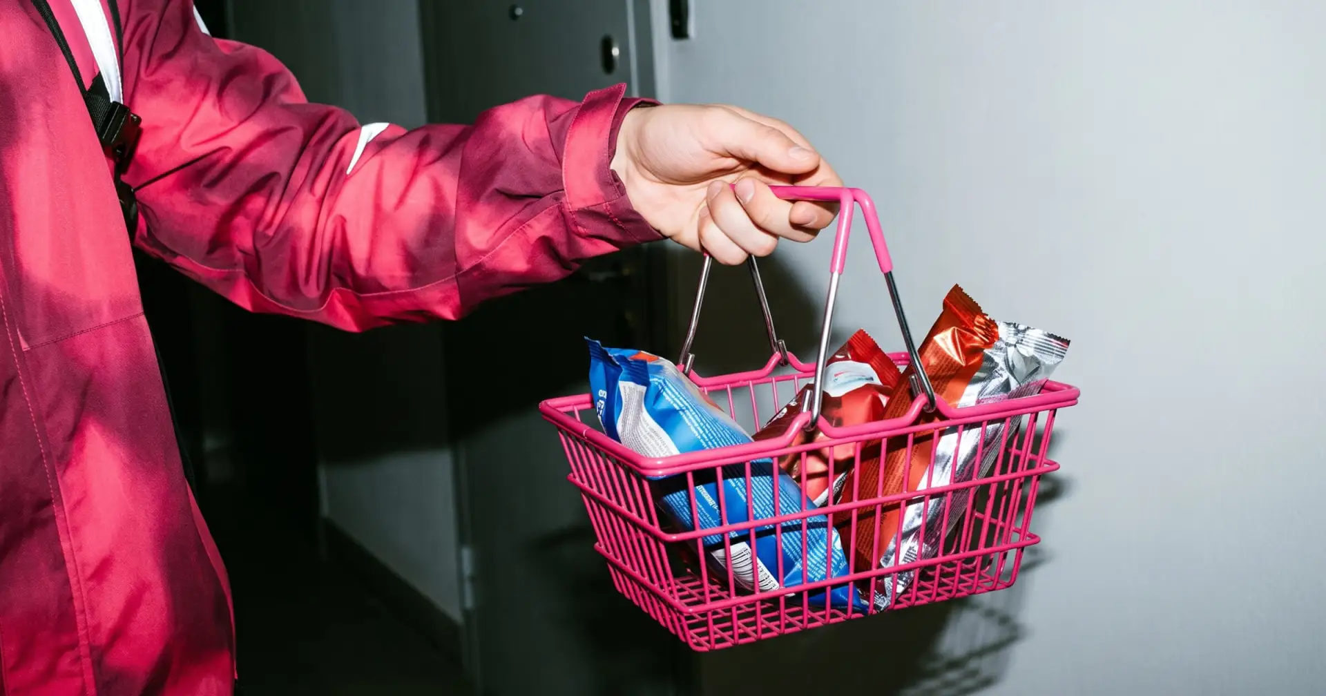🌍 «Самокат» разрешил заказывать продукты на сумму ниже минимальной — однако за небольш...