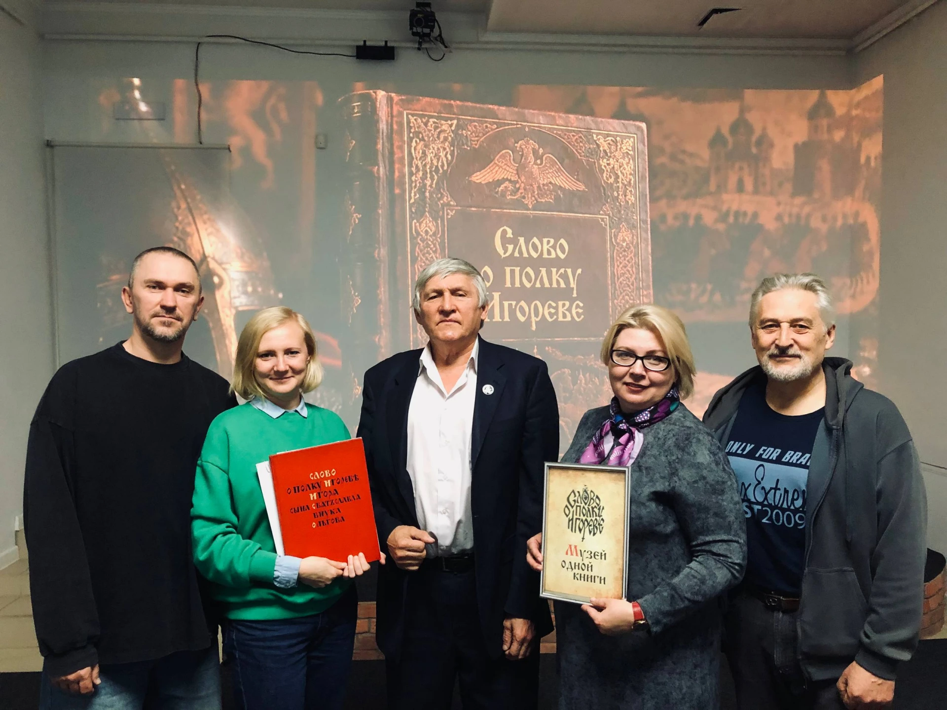 На этой встрече собрались те, кто совсем скоро отправится в школы Кемерова, чтобы оживи...