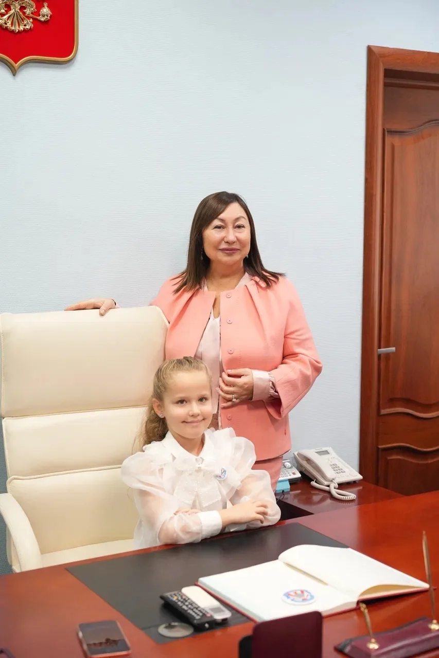 👩‍🎓 В пятницу директор школы Инесса Евгеньевна Бохонская встретилась с нашими первокл...
