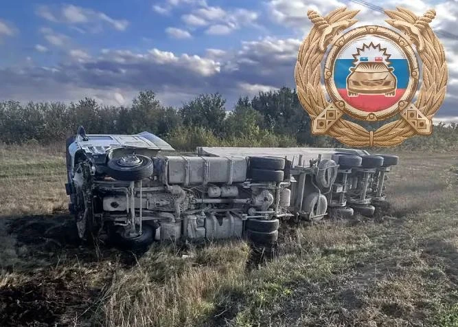 На трассе под Пугачёвом столкнулись Granta и фура