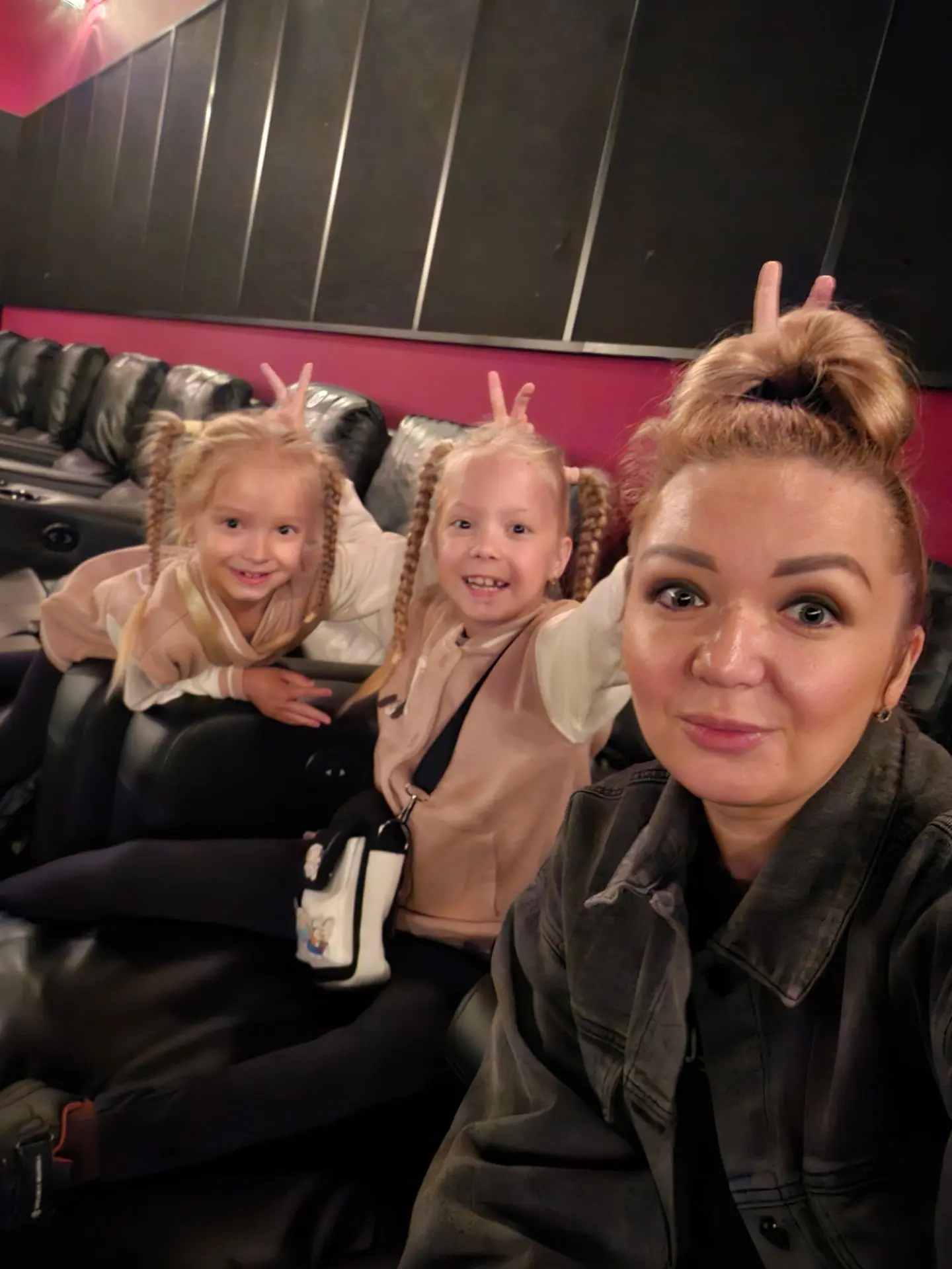 Решили посмотреть все фильмы августа😁сегодня ходили на "Мой дикий друг"👭🏼