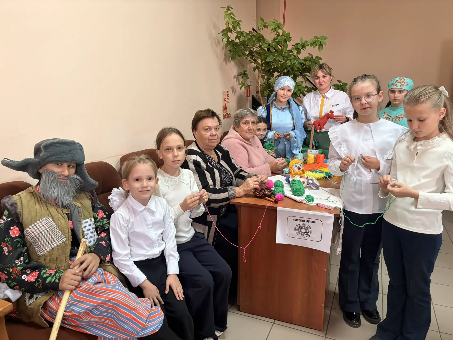 💐День Пожилого человека в СДК: мастер-класс «Умелые ручки» 👵👴