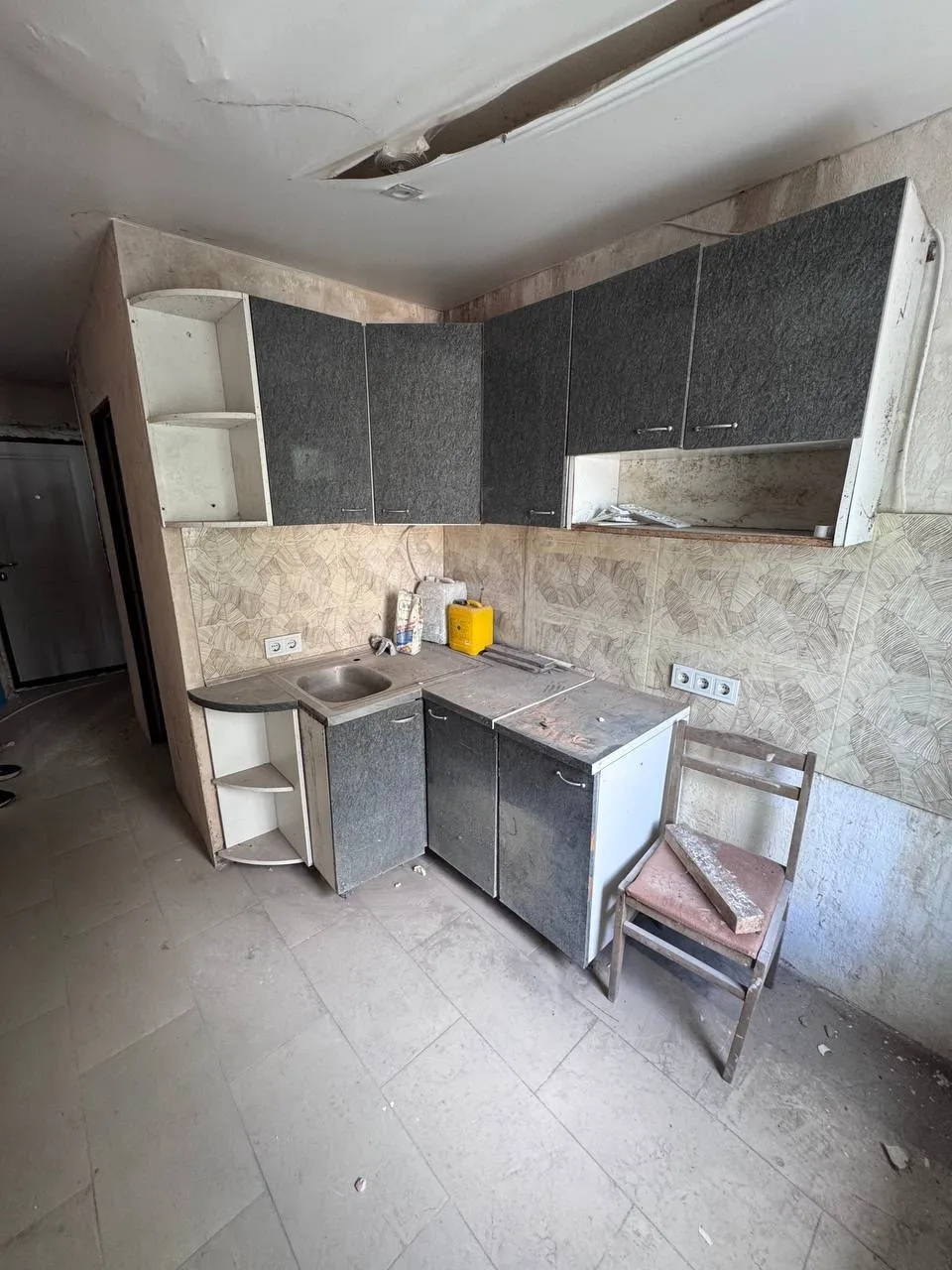 Продам квартиру, пр.Тульский( Азовстальская). Площадь 31,5 кв.м, 1 этаж, высокий цоколь...