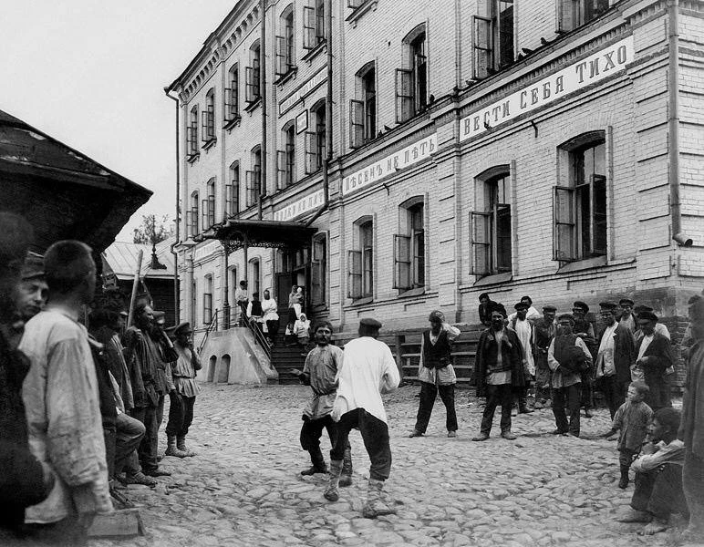 Ночлежный дом Бугрова перед открытием. Кулачный бой
