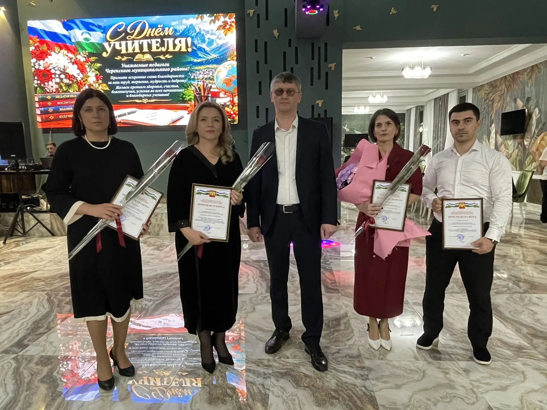 Продолжаем серию фотографий с торжественного мероприятия посвященного празднованию Дня ...