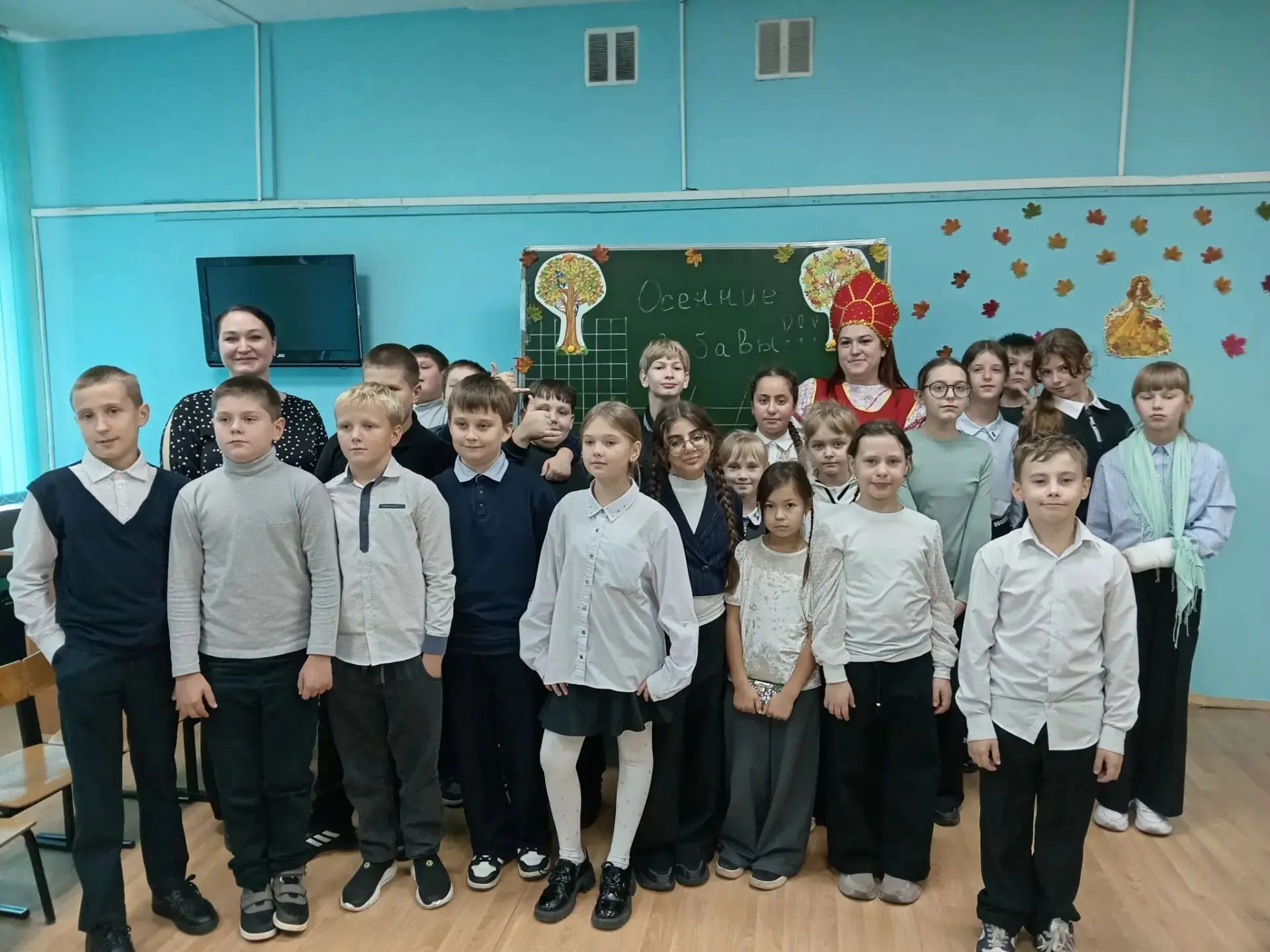 Сегодня, 15 октября, ребята 4 б класса побывали в клубе "Эхо" и поучаствовали в развлек...