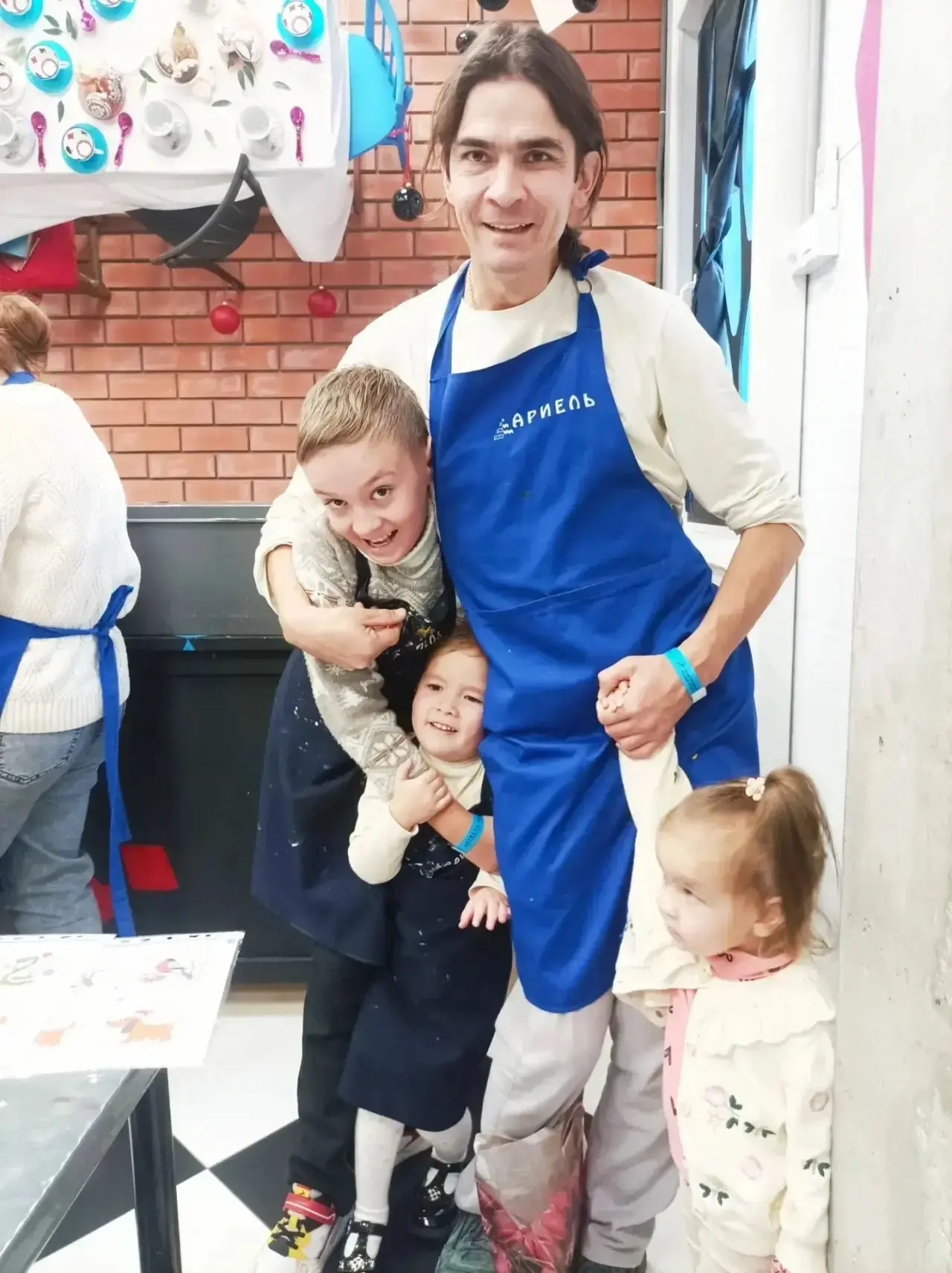 Владимирова Милана,ученица 1Б класса, участница фотоконкурса " Мой папа может ВСЕ"
