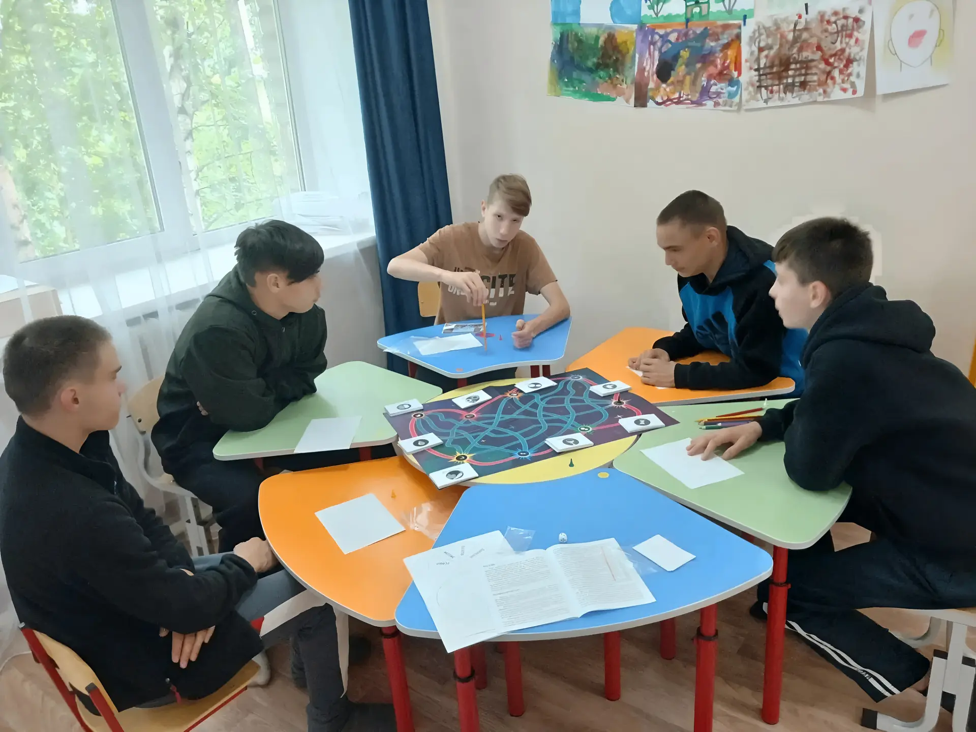 📚На занятиях с педагогом-психологом Риммой Ураловной, ребята отправляются в путешестви...