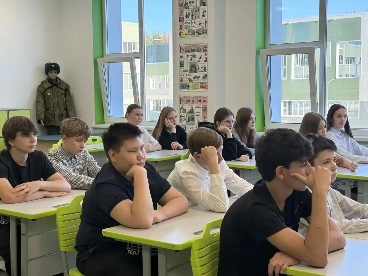 🪖 Диалог о службе и профессиональном выборе