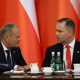 Президент Польши Навроцкий обвинил премьера Туска в запугивании поляков угрозой войны с...