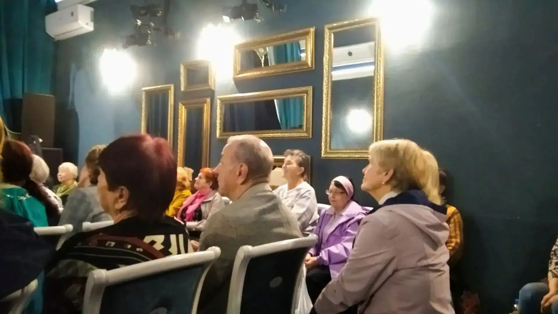 Культурное событие для старшего поколения: поход в театр кукол и творческий вечер