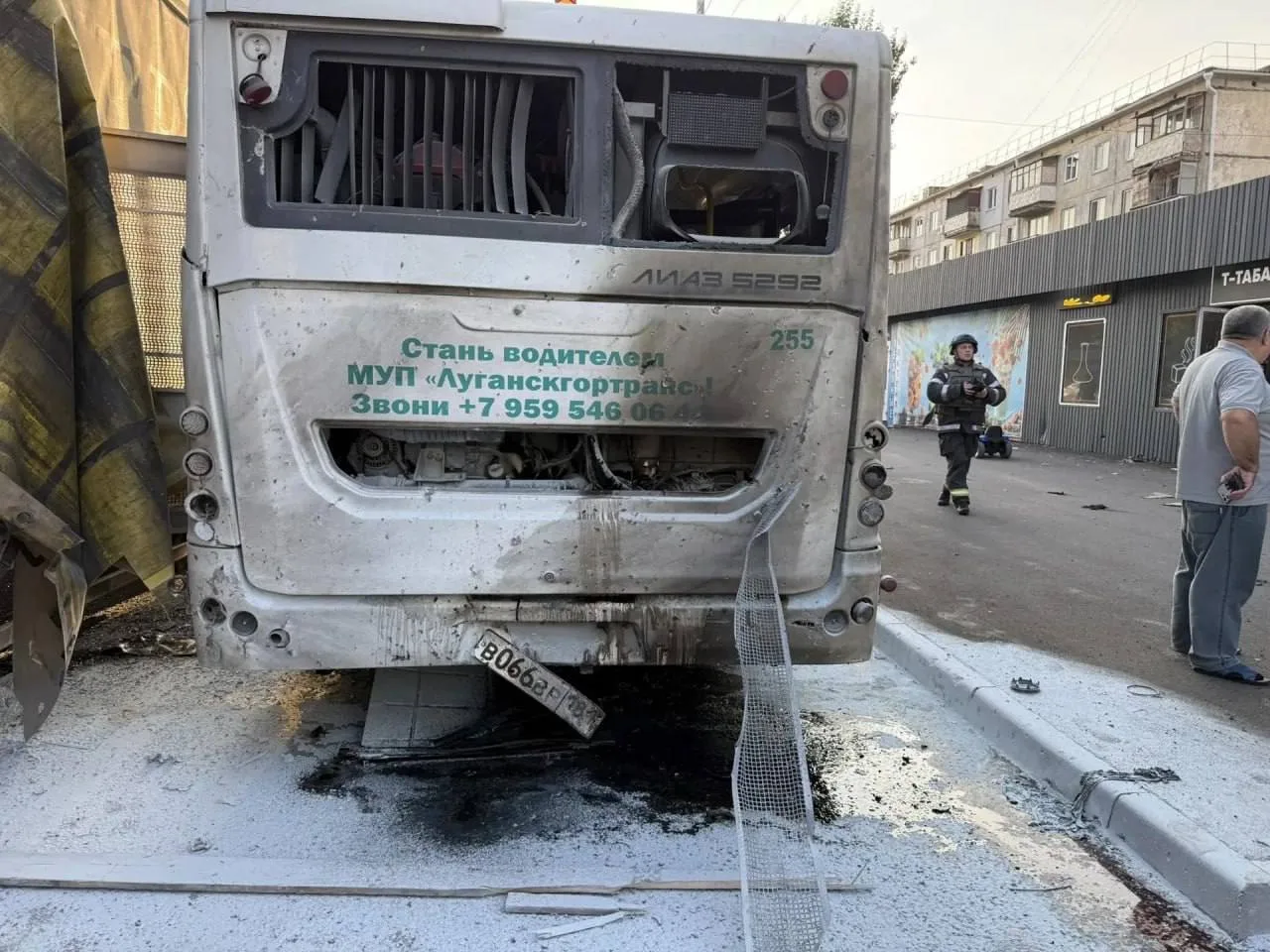 ⚡️В Луганске под удар попали городской пассажирский автобус и фура