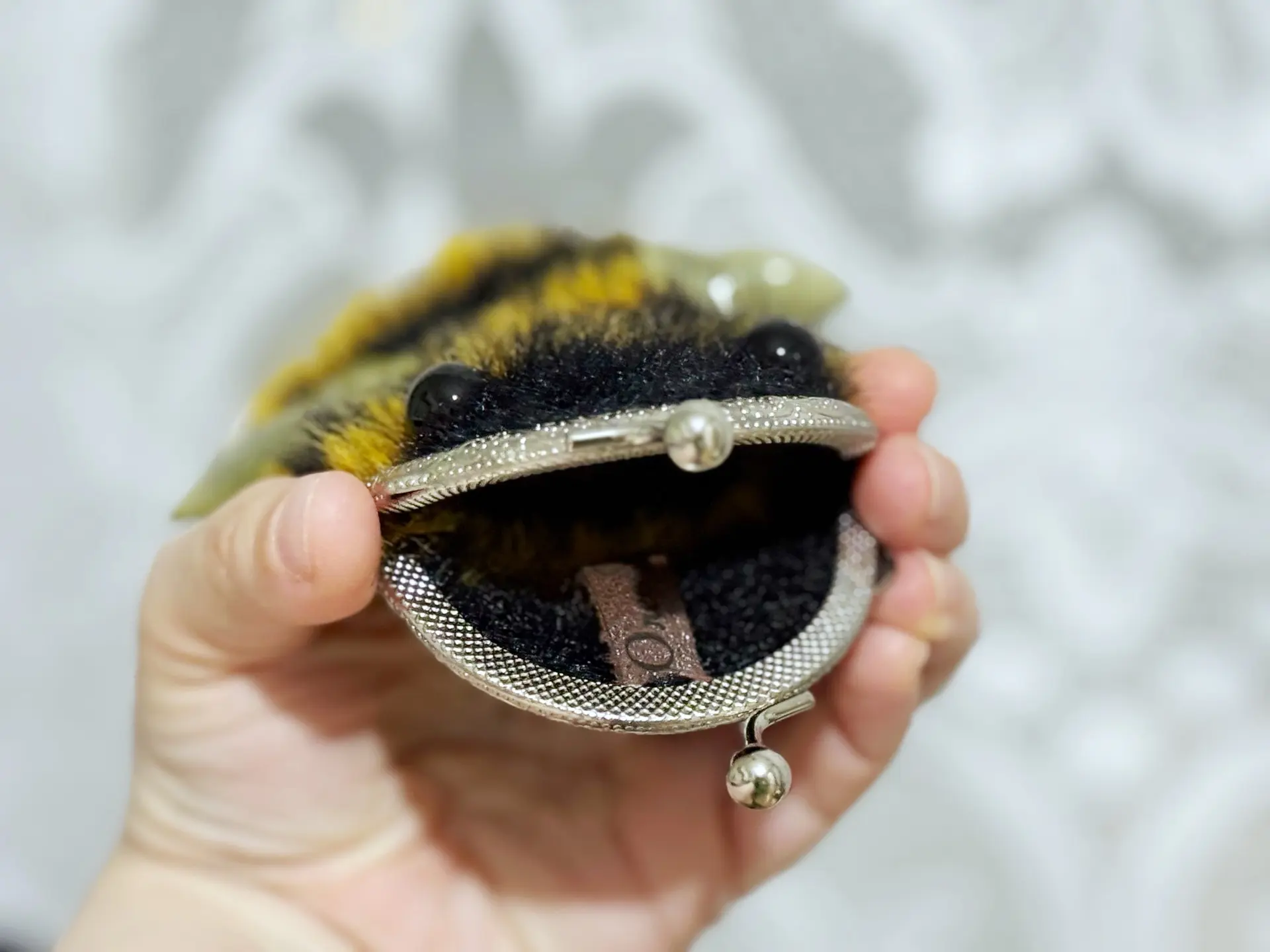 Еще один милейший и улыбчивый шмелик отправился в свой новый дом 🥰