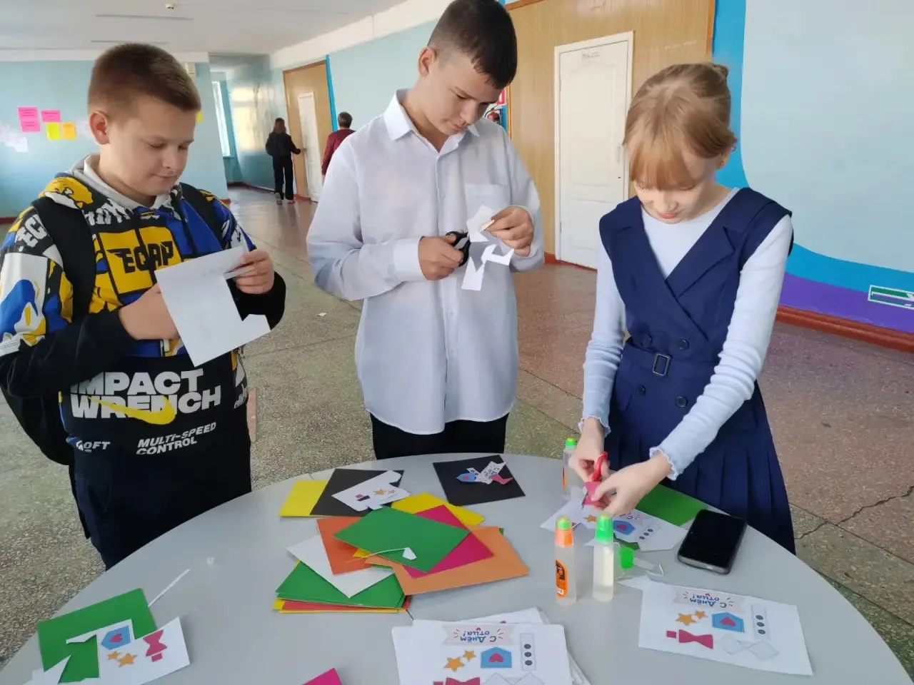 🎉 В преддверии Дня отца в нашей школе прошла трогательная акция «Открытка для папы»! 🥰