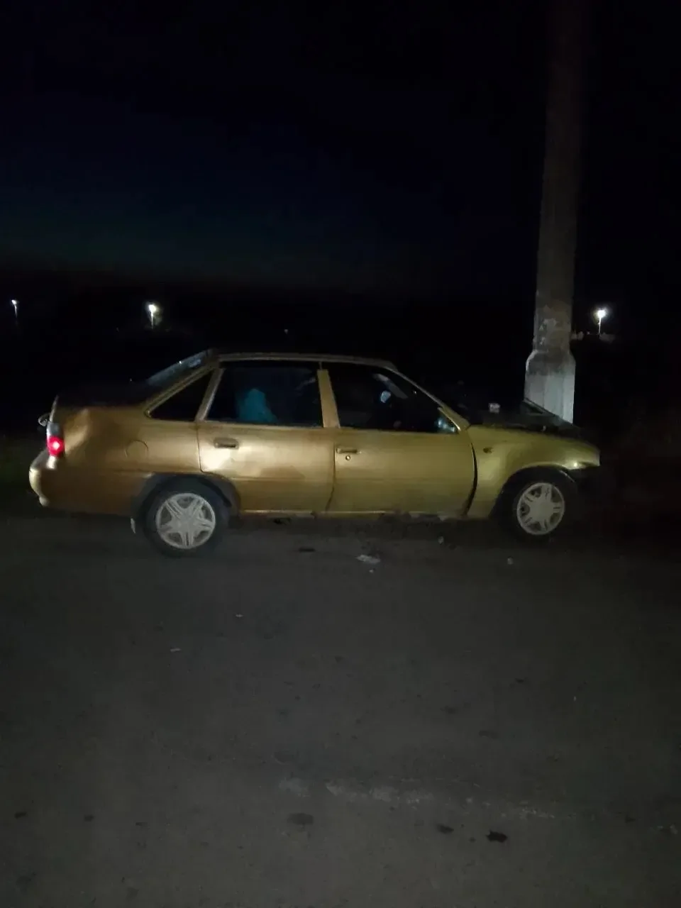 27-летний дончанин пытался догнать свою жену после ссоры и врезался в столб Урзуфе