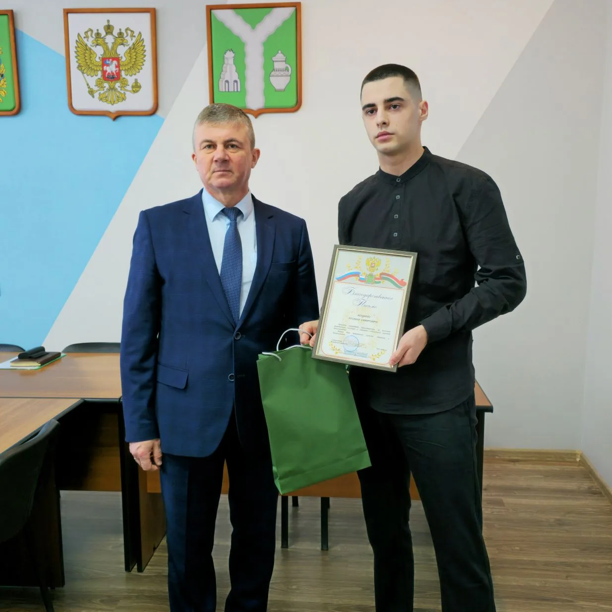 Сегодня на планёрке наградил благодарственными письмами Губернатора региона юношей, кот...