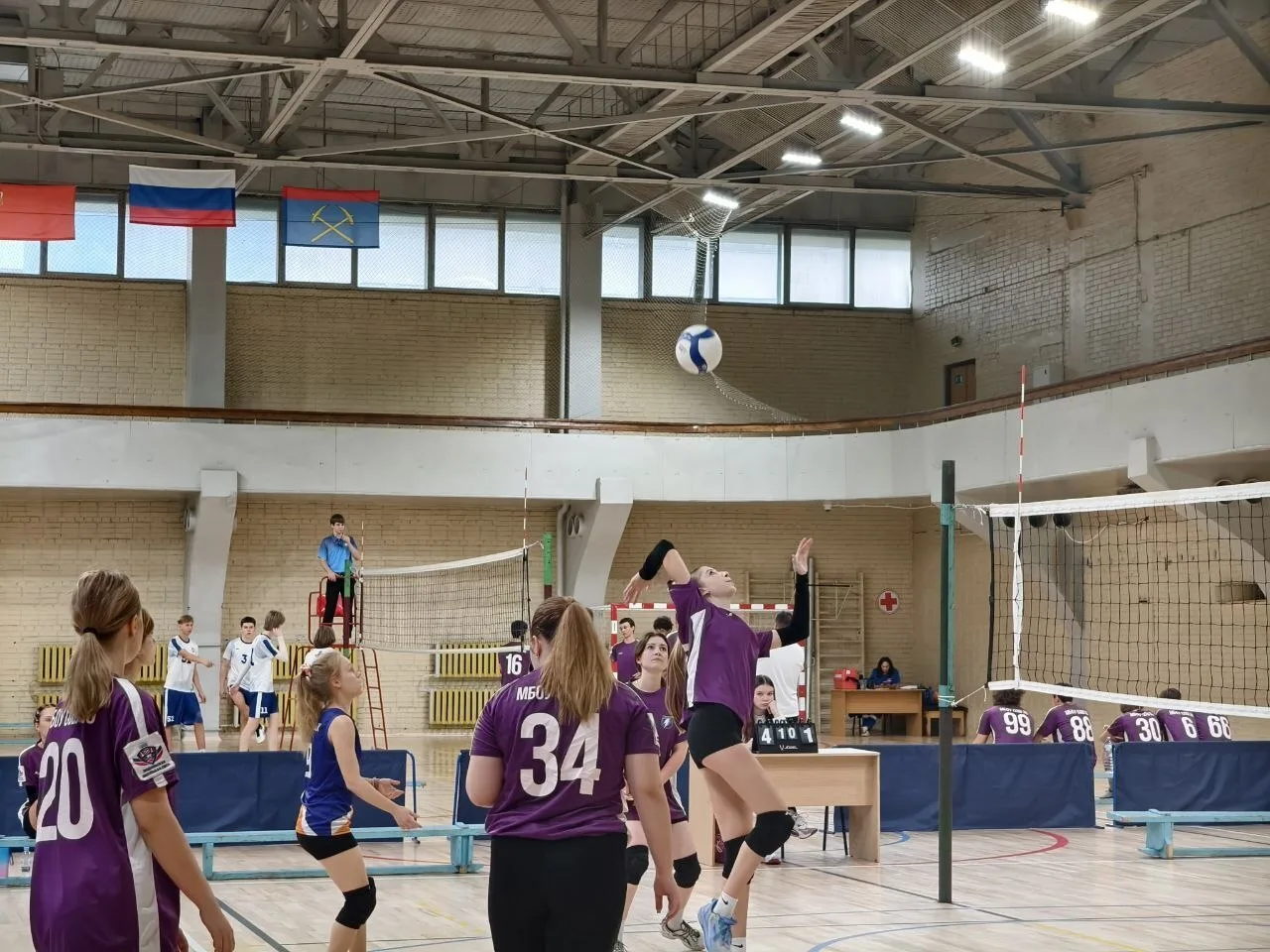 👍 Волейбол: стартовали первые игры Подольской школьной лиги