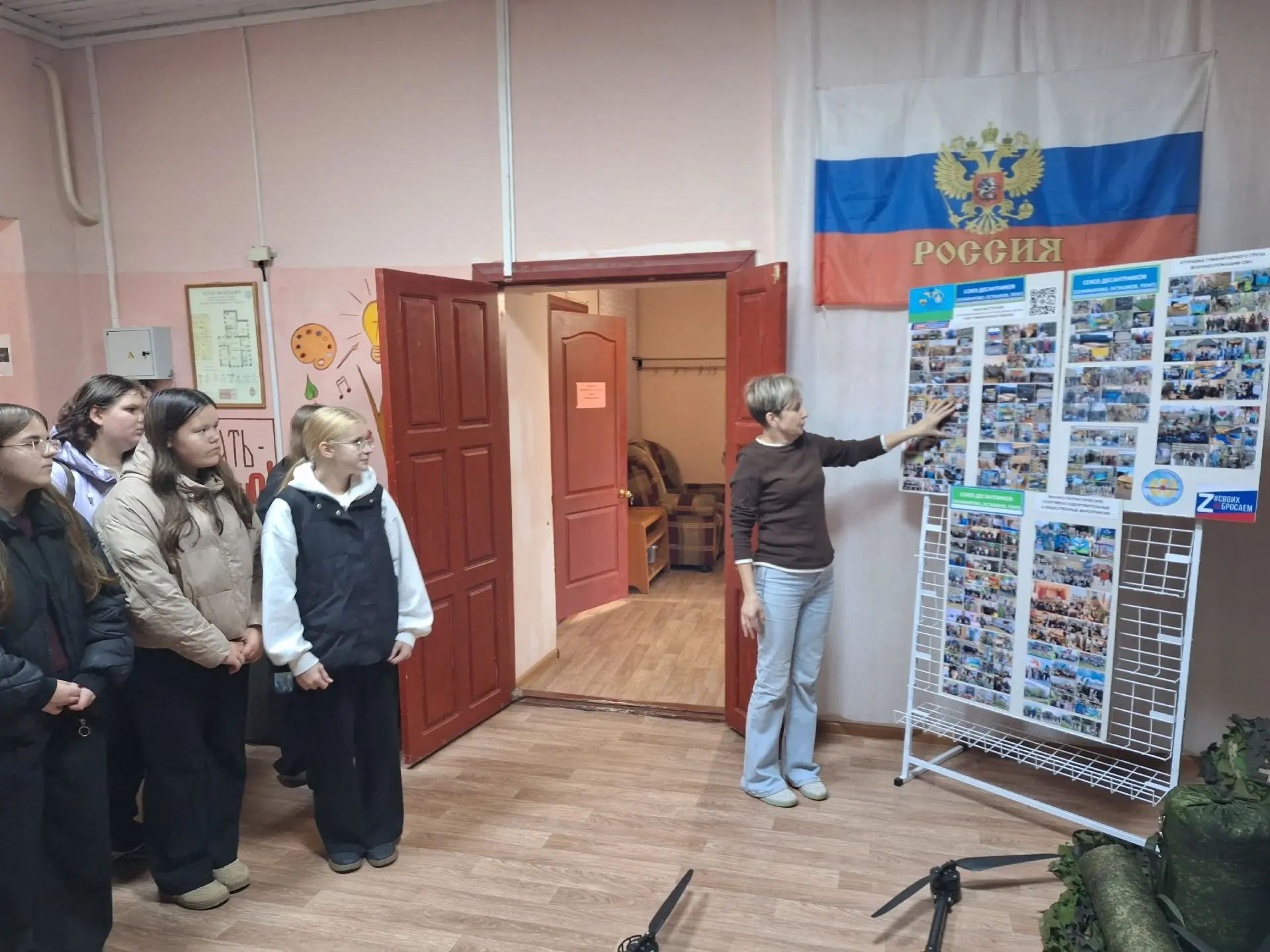 Сегодня нашу выставку «СВО: Долг. Честь. Подвиг.» посетили учащиеся школы. В ходе экску...