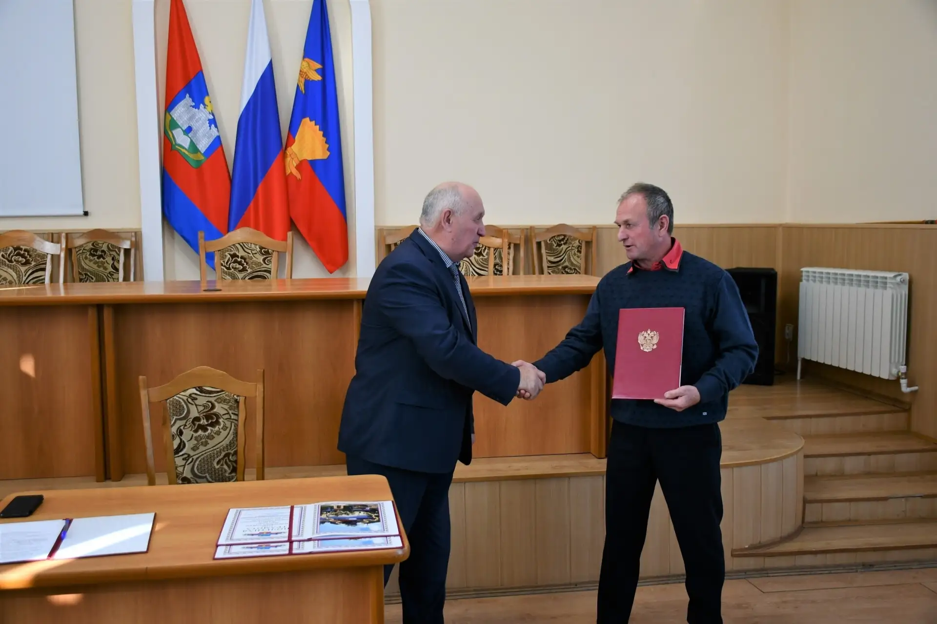 Вчера в администрации района прошло рабочее совещание под руководством главы Анатолия Ш...
