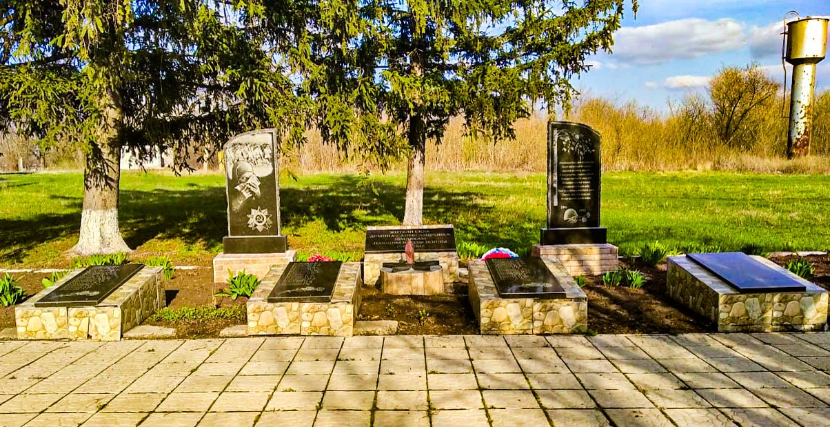 🕯️ Он стоит в центре села — и хранит имена тех, кто не вернулся с войны