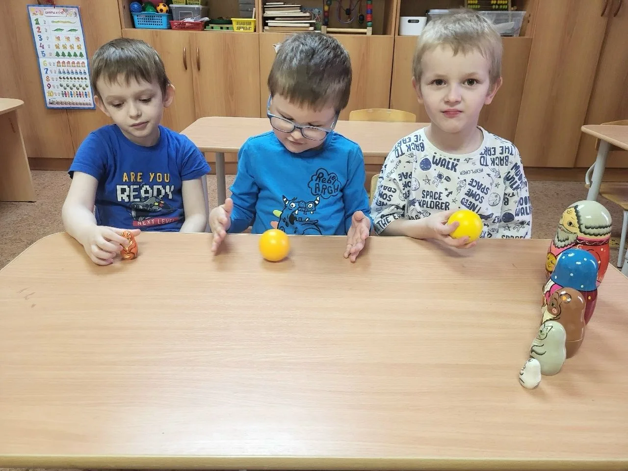 На неделе, посвящённой народной культуре и традициям, дети группы № 5 «Капитошки» стави...
