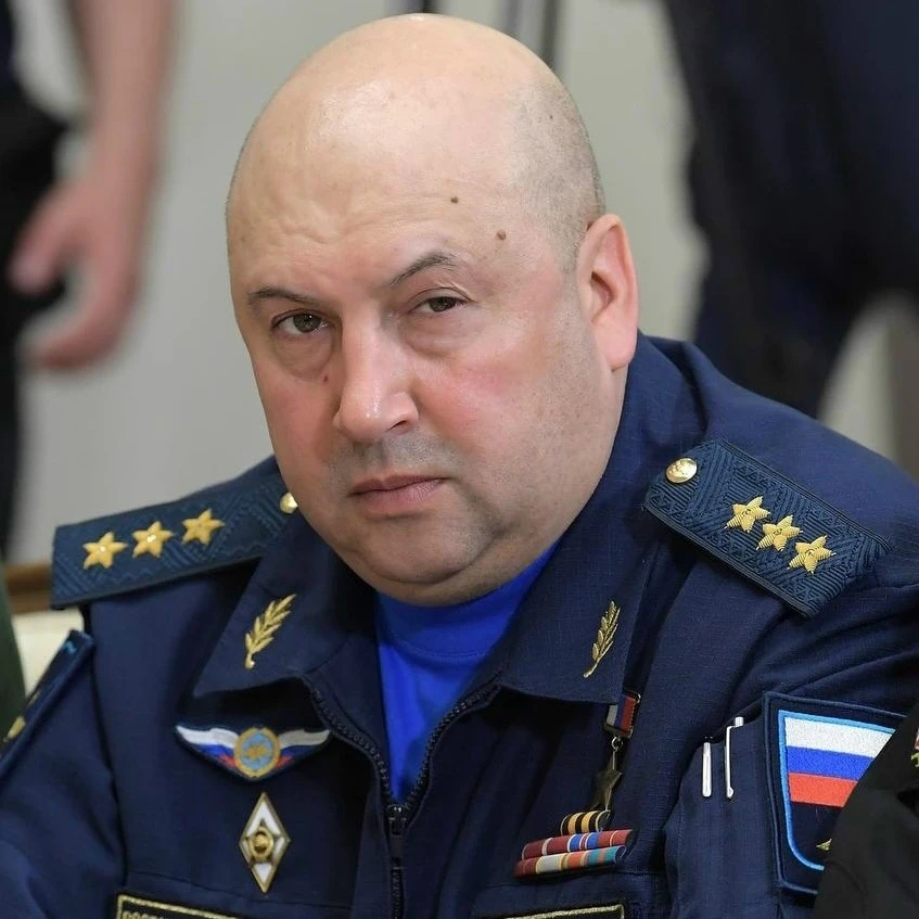 Путин вернул генерала  Сергея Суровикина известного как "генерал Армагеддон" и поставил...